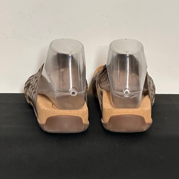 Taos Footwear Brown Woven Sandals - Picture 5 of 11